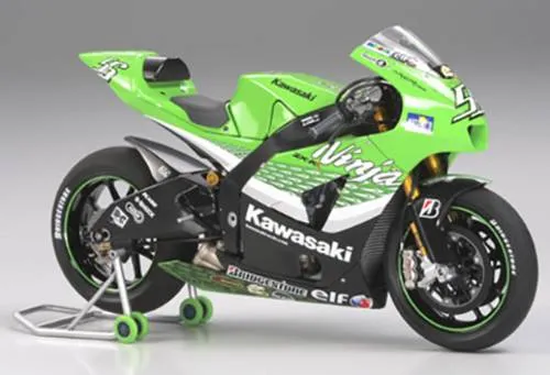 Tamiya 300014109 Kawasaki Ninja ZX-RR #55 2006 - Automobile - Hochdetaillierter 1:12 Bausatz des legendären MotoGP Motorrads, ideal für Modellbau-Enthusiasten und Sammler.