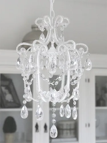 Grafelstein Kristallüster – Eleganter Kronleuchter für Wohnzimmer und Schlafzimmer - Kronleuchter mit individuell anpassbarer Kette und stilvollen Perlenverzierungen, ideal für ein romantisches Vintage-Ambiente in jedem Raum.