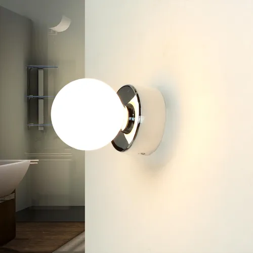 Licht-Erlebnisse Wandleuchte BRAZOS, Badlampe mit rundem Kugelschirm - Moderne Wandleuchte für das Bad mit glänzendem Chrom und satiniertem Glas. Blendarmes Licht und IP44 Schutz machen sie ideal für feuchte Räume. Individuelle Leuchtmittelwahl für perfekte Lichtgestaltung.