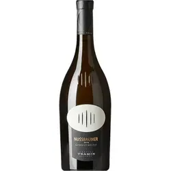 Gewürztraminer Nussbaumer DOC 2022 - Kellerei Tramin - Weißwein aus Südtirol mit 96 Punkten im Falstaff Magazin, voller Aromen von Rosenblättern und tropischen Früchten, ideal zu Gänseleberpasteten und asiatischen Gerichten.