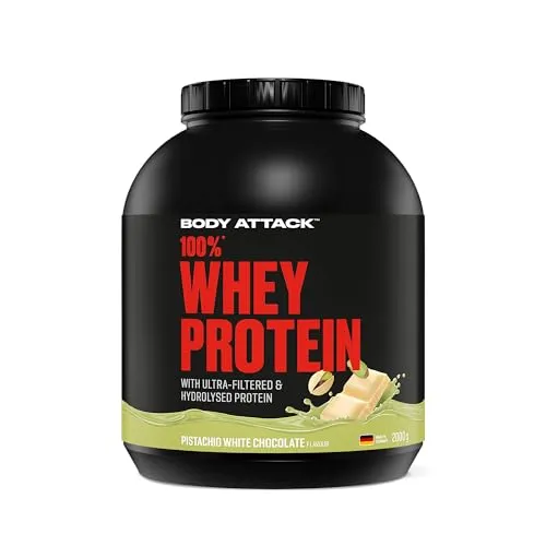 Body Attack 100% Whey Protein Pistachio White Choc. – 2 kg - Cremiges Eiweißpulver mit Hydrolysat und BCAA's, ideal für Sportler. Unterstützt den Muskelaufbau und bietet schnellen Nährstoffzugang ohne Aspartam oder Gluten.