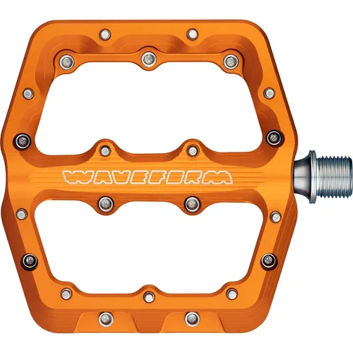 Wolf Tooth Waveform Pedals, Small – Plattform-Pedal in Orange - Kompakte Wolf Tooth Waveform Pedals für optimalen Grip und Kontrolle. Ideal für alle Fahrradschaltungen und perfekt für jeden Einsatz.