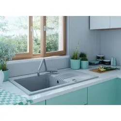 BADLAND Granitspüle Celia 44x76 Grau mit platzsparendem Siphon - Das Celia Einzelbecken in Grau bietet eine lange Ablaufplatte und ist ideal für große Töpfe. Der innovative Space Saving Siphon maximiert den Stauraum in Ihrer Küche, perfekt für funktionale Lösungen.