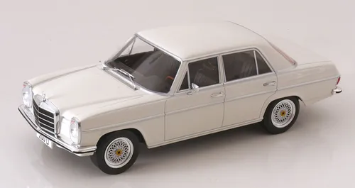 Mercedes 200 D /8 Strichachter W115 1968 Modellauto 1:18 - Modellauto im Maßstab 1:18, detailgetreu und hochwertig aus Die-Cast, ideal für Sammler und Liebhaber klassischer Mercedes Fahrzeuge.