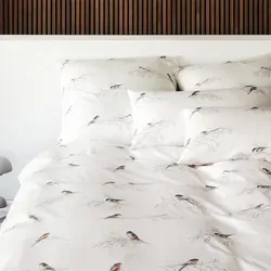 Elegante Mako-Satin Bettwäsche Spätzchen 155x220 cm ecru - Bettwäsche aus hochwertigem Mako-Satin mit liebevollem Vögelchen-Design, feuchtigkeitsregulierend und atmungsaktiv für optimalen Schlafkomfort. Ideal für Tierliebhaber!