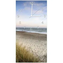 Wallario Wanduhr Strandspaziergang (Glasuhr) blau 30x60 cm - Stilvolle Glasuhr im maritimen Design, ideal für Ihr Zuhause. Mit analoger Anzeige und einfacher Montage als Bausatz. Perfekt für eine entspannte Urlaubsatmosphäre.