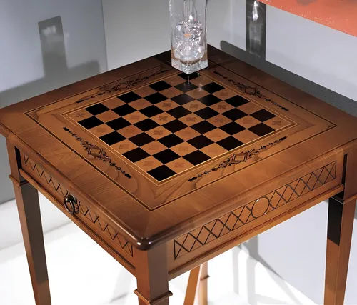 Schachtisch Spieltisch – Eleganter Barock Tisch für Schachliebhaber - Tische: Hochwertiger Spieltisch aus Holz im Barockstil, ideal für Schachspiele und stilvolle Einrichtung. Maße: 60 x 60 x 77 cm.