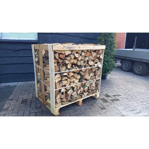 Brennholz Esche | 4 Paletten von 1,0 RM - Getrocknetes Brennholz mit 25 cm Holzlänge, ideal für effizientes Heizen und gemütliche Abende am Kamin.