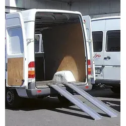 Verladeschiene Aluminium L2000xFB150 mm - Tragkraft 400 kg/Paar - Faltbare Aluminium-Verladeschiene mit Strang-Pressprofil, ideal für den Transport. Platzsparend und leicht zu verstauen, bietet sie eine zuverlässige Lösung für Ihre Ladebedürfnisse.