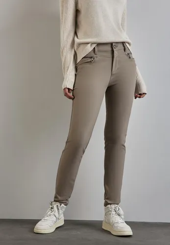 Stoffhose "Style YORK" mit Zipper-Details - Damen-Stoffhose von STREET ONE in ashen maple beige, mit schmaler Beinform und hoher Leibhöhe. Pflegeleicht und vielseitig kombinierbar für jeden Anlass.