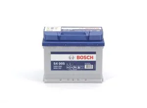 Bosch S4 005 Autobatterie 12V 60Ah 540A - Autobatterie für Klein- und Mittelklassefahrzeuge, wartungsfrei mit langer Lebensdauer und 540A Kälteprüfstrom für zuverlässigen Start.