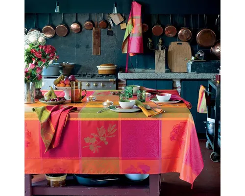 Garnier Thiebaut 41074 Mille Tutti Frutti Sangria Tischdecke - Beschichtete Tischdecke 175 x 175 cm, wasserabweisend und ideal für fröhliche Esstisch-Setups.
