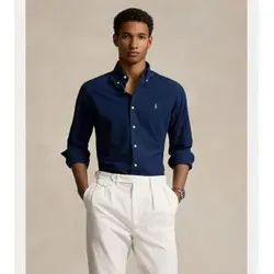 Polo Ralph Lauren Herren Custom Fit Hemd 710928255001 in Marineblau - Elegantes Herrenhemd in marineblau aus hochwertiger Baumwollmischung. Bietet hohen Tragekomfort und eine stilvolle Passform für lässige Anlässe.