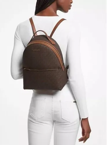 Michael Kors MK Sheila MD PKT Backpack - Braun - Damentaschen mit hochwertigem Leder und goldenen Akzenten, ideal für stilbewusste Frauen, die Funktionalität und Design schätzen.