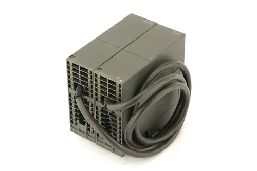 Siemens 6ES7365-0BA81-0AA0 SIMATIC S7-300 Schnittstellenmodul - Hochwertiges Interface-Modul für die SIMATIC S7-300, ideal für erweiterte Anwendungen im Elektrobedarf. Zuverlässige Verbindung für effiziente Automatisierungslösungen.