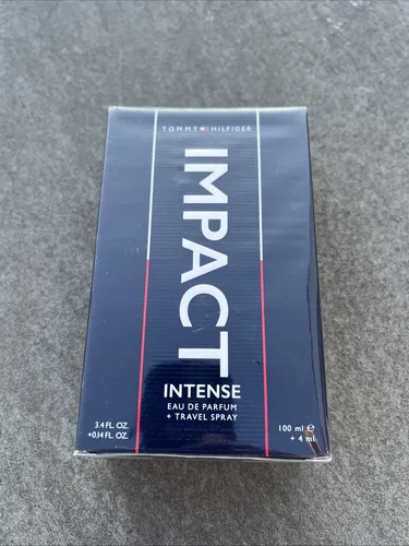 Tommy Hilfiger Impact Intense Eau de Parfum für Herren - 100ml - Herrenparfum mit einem intensiven Duft von rotem Apfel, ideal für selbstbewusste Männer. In praktischer Spray-Formulierung für langanhaltenden Genuss.