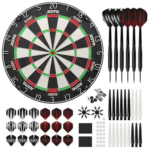 KOTO King Classic Academy Dartscheibe Set – Turniermaß mit Zubehör - Starten Sie Ihr Dart-Abenteuer mit der KOTO Dartscheibe! Ideal für Anfänger, umfasst das Set eine hochwertige Dartscheibe, 2 Sets Steeldarts und umfangreiches Zubehör für unvergessliche Spielstunden.