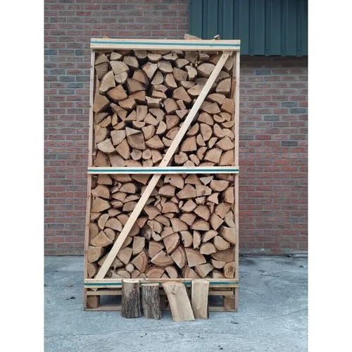 Eichen Brennholz XXL Palette 2,0 RM - Brennstoffe: Hochwertiges Eichenholz, ideal für langanhaltende Wärme und gemütliche Abende am Kamin.