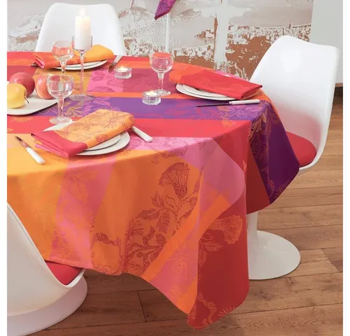 Garnier Thiebaut Tischläufer Mille Fiori Feuillage 50 x 175 cm rot - Eleganter Tischläufer aus 100 % Baumwolle, jacquard gewebt, ideal für Haus und Garten. Das bunte Mille Fiori Design setzt schöne Akzente und ist bei 40 Grad waschbar.