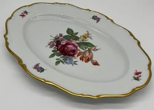 Casa Padrino Luxus Barock Porzellan Teller 38 cm - Ovaler Servierteller - Eleganter ovaler Servierteller aus hochwertigem Porzellan, 38 cm groß, in edlem Weiß mit goldenen und mehrfarbigen Akzenten. Perfekt für stilvolle Anlässe und exzellente Verarbeitung.
