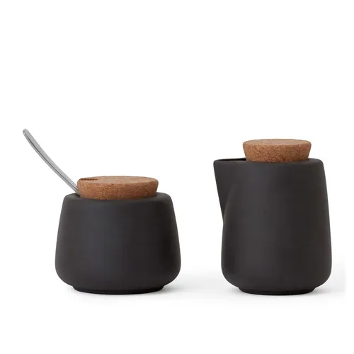 Nicola Milchkrug und Zuckerdose anthrazitfarbig mit Löffel - Zuckerdosen-Set in minimalistischer Porzellanform mit rustikalen Korkdetails. Ideal für Tee- und Kaffeetafeln, mit praktischer Löffel-Aussparung und einfacher Ausgießtülle.