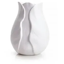 BW - Vase "Tulpe" 02981 - Handgefertigte Vase 'Tulpe' aus edlem Porzellan, ideal zum stilvollen Dekorieren oder Verschenken. Jedes Stück ist ein Unikat und zeugt von traditioneller Handwerkskunst. Maße: 12 x 12 x 16 cm.