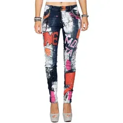 Cipo & Baxx Bikerjeans BA-WD399 mit Nieten und Prints - Stylische Bikerjeans in Blau mit einzigartigen Nieten- und Printdetails. Hergestellt aus pflegeleichtem Denim sorgt sie für einen lässigen Look und perfekten Sitz.