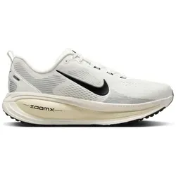 Nike Herren Vomero 18 Laufschuh Weiß 44.5 - Der Nike Vomero 18 überzeugt mit maximaler Dämpfung und atmungsaktivem Mesh-Obermaterial. Ideal für Läufer:innen, die Komfort und Stil schätzen. Erleben Sie ein federndes Laufgefühl bei jedem Schritt.