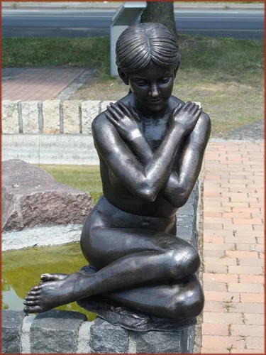 Bronzefigur großer sitzender Frauenakt erotik Gartenfigur Wohndeko Skulptur