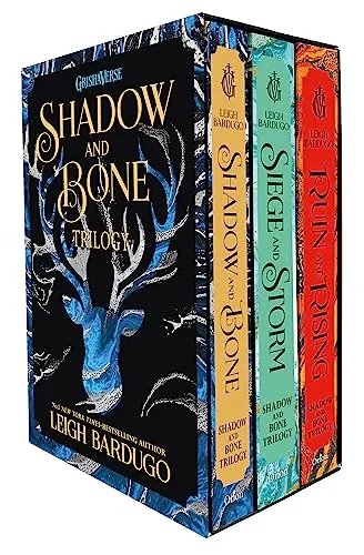 Shadow and Bone Boxed Set: Bestselling Trilogy & Netflix Hit - Kategorie: Historische Romane für Jugendliche, enthält die komplette Trilogie von Leigh Bardugo, ideal für Fans von Fantasy und Abenteuer.