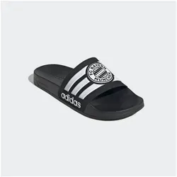 adidas Badeschuhe Adilette Shower FC Bayern München – Komfortable Slipper in Schwarz/Weiß - Erlebe den ultimativen Tragekomfort mit den leichten adidas Badeschuhen. Ideal für Pool und Freizeit, bieten sie mit Cloudfoam-Zwischensohle eine angenehme Dämpfung. Zeige deine Vereinsliebe zum FC Bayern München!
