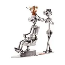 Figur "Friseur" 190 – Handgefertigte Metallskulptur - Einzigartige Schraubenmännchen aus Stahl und Kupfer, ideal als Geschenk für Friseure. Jedes Stück ist ein handgefertigtes Unikat mit besonderem Ausdruck. Maße: 22 x 6 x 20 cm, Gewicht: 0,80 kg.