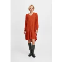 Kleid IHCALOVA Regular Fit - Lässiges Kleid mit V-Ausschnitt und langen Puffärmeln. Das Drop-Waist-Design und der fließende Volantsaum sorgen für einen eleganten Look, ideal für jede Gelegenheit.