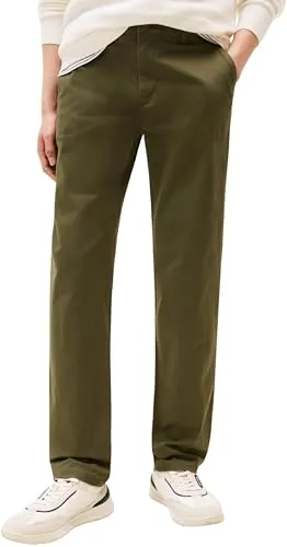 Chinohose TOMMY HILFIGER "CORE DENTON ESSENTI" - Herren-Stoffhose in Dark Greenery. Robuster Twill sorgt für Langlebigkeit und Pflegeleichtigkeit. Ideal für vielseitige Outfits, von lässig bis elegant.