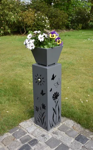 Pflanzsäule PATIO aus Edelstahl - Garten-Zubehör, elegante und langlebige Pflanzsäule für drinnen und draußen, mit glänzender Oberfläche für einen modernen Look.