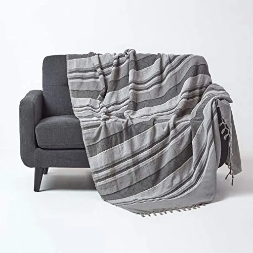 Plaid Tagesdecke Morocco, grau gestreift, 150 x 200 cm - Bettdecken: Hochwertige 100% Baumwolltagesdecke in Grau, ideal für Bett oder Sofa und maschinenwaschbar für einfache Pflege.