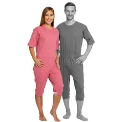 Suprima Pflegeoverall kurz 4080 - Beere (Rosa) - Medizinischer Bedarf - Praktischer Pflegeoverall für Demenzpatienten mit Bein-Reißverschluss, der den Wechsel von Inkontinenzmaterial erleichtert und Selbstentkleidung effektiv verhindert.