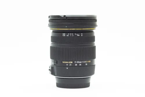 SIGMA 17-50mm f/2,8 EX DC OS HSM für Canon EF-S - Zoomobjektiv mit einer Brennweite von 17-50 mm und einer maximalen Blende von f/2,8 für hervorragende Bildqualität, ideal für kreative Fotografie mit Canon Kameras.