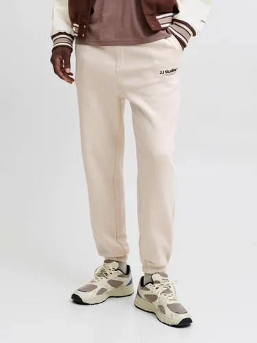 JACK & JONES Relaxed Fit Jogginghose für Herren - Bequeme Jogginghose im Relaxed Fit mit stylischem Print, hergestellt aus 80% Bio-Baumwolle und 20% recyceltem Polyester für nachhaltigen Komfort.