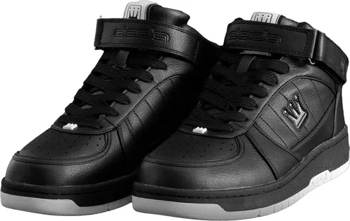 Veganer Supreme Court Sneaker Größe EUR 45 – Retro-Look - Sportlicher Sneaker mit Klettverschluss aus veganem Kunstleder. Atmungsaktive Perforationen und herausnehmbare Soft-Schaum-Sohle für hohen Komfort. Ideal für urbanen Lifestyle und sportliche Einsätze.