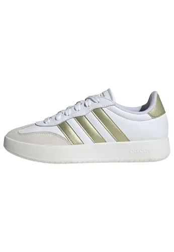 adidas Damen BARREDA Shoes - FTWR White/Gold met./Alumina, 39 1/3 EU - Damen-Sneaker mit regulärer Passform, klassischem T-förmigem Overlay und Gummi-Cupsohle für optimalen Komfort und Style.