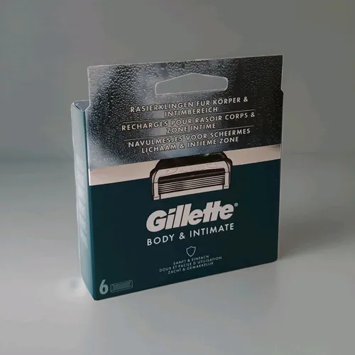 Gillette Intimate Systemklingen 6er - Nassrasierer für eine sanfte Rasur im Intimbereich, dermatologisch getestet mit Gleitstreifen für müheloses Gleiten und Komfort.