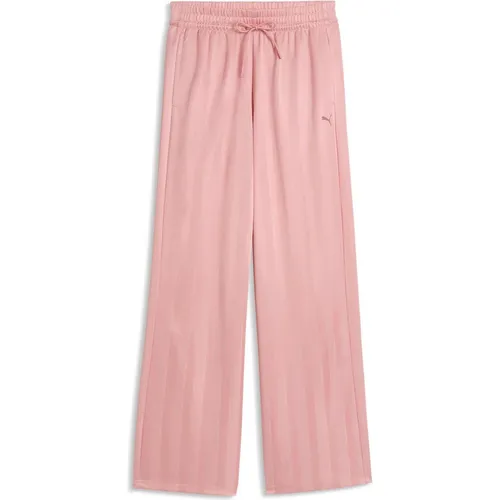 Puma W Puma League Wide Leg Pant rosy outlook (26) L - Stylische Wide Leg Pant für Damen von Puma, ideal für Fitness & Training. Aus 100 % recyceltem Material gefertigt, bietet sie optimale Bewegungsfreiheit und Feuchtigkeitsregulierung für ein angenehmes Tragegefühl. Praktische Seitentaschen runden das Design ab.
