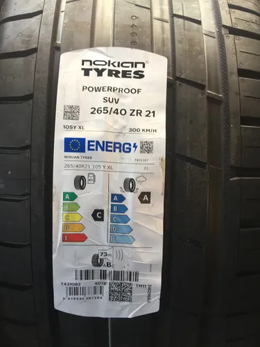 Nokian PowerProof SUV 265/40 R21 105Y XL - Sommerreifen für SUVs mit hervorragenden Nasshaftungseigenschaften (Klasse A) und hoher Geschwindigkeit bis 300 km/h, ideal für sicheres Fahren bei allen Wetterbedingungen.