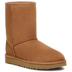 UGG CLASSIC SHORT II Stiefel 2025 chestnut - 42 - Wanderschuhe mit wasser- und fleckenabweisendem Design, ideal für kalte Tage. Der Classic Boot aus weichem Lammfell bietet perfekten Komfort und Griffigkeit dank der Treadlite Sohle.