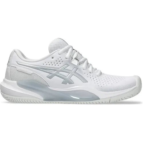 ASICS Damen Tennisschuh "GEL-CHALLENGER 15 CLAY", Gr. 42, Weiß/Silber - Hochwertige Sandplatzschuhe für Tennis mit GEL-Technologie für optimalen Komfort und Dämpfung. Atmungsaktives Obermaterial und individuell anpassbare Schnürung für perfekten Sitz.