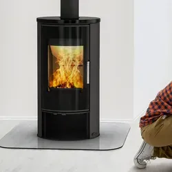 Kaminofen Fireplace Kobe 2 Keramik 5kW - Raumluftunabhängig - Eleganter Kaminofen mit 5 kW Leistung, ideal für Räume bis 90 m³. Mit großer Sichtscheibe und Außenluftanschluss für optimale Luftzufuhr, perfekt für dichte Räume.