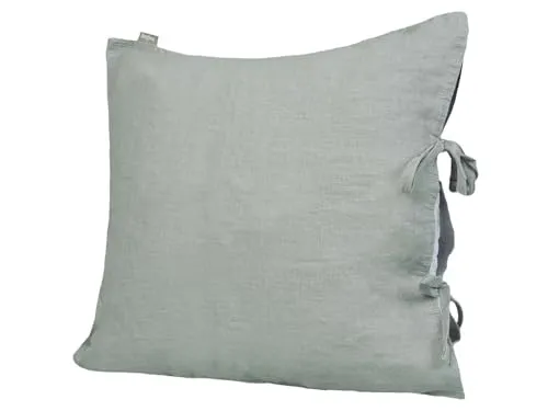 beties Leinen Kissenbezug 80x80 cm – 100% Leinen, Stein-grau - Hochwertiger Kissenbezug aus 100% Stone-Washed Leinen, ca. 80x80 cm. Pflegeleicht und hygienisch waschbar bis 40°C. Elegant mit Hotelverschluss und zarten Bändern für stilvolle Wohnakzente.