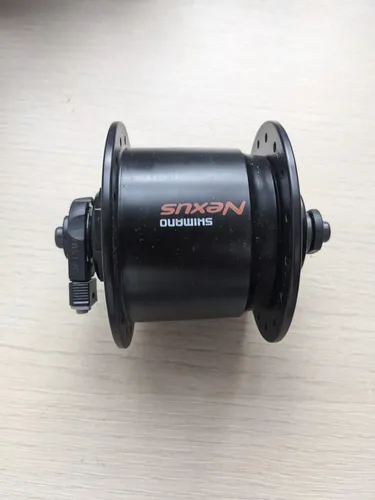 Shimano DH-C3000-3N-QR Vorderradnabe - 32-Loch Nabendynamo für Fahrräder, ideal für zuverlässige Stromversorgung und universelle Kompatibilität, perfekt für alle Fahrradtypen.