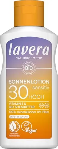 Lavera Sonnenlotion Sensitiv LSF30 - Sonnenschutzmittel mit 100% mineralischem UV-Filter, schützt sofort gegen UVA- und UVB-Strahlen und pflegt mit Bio-Sheabutter. Ideal für empfindliche Haut.